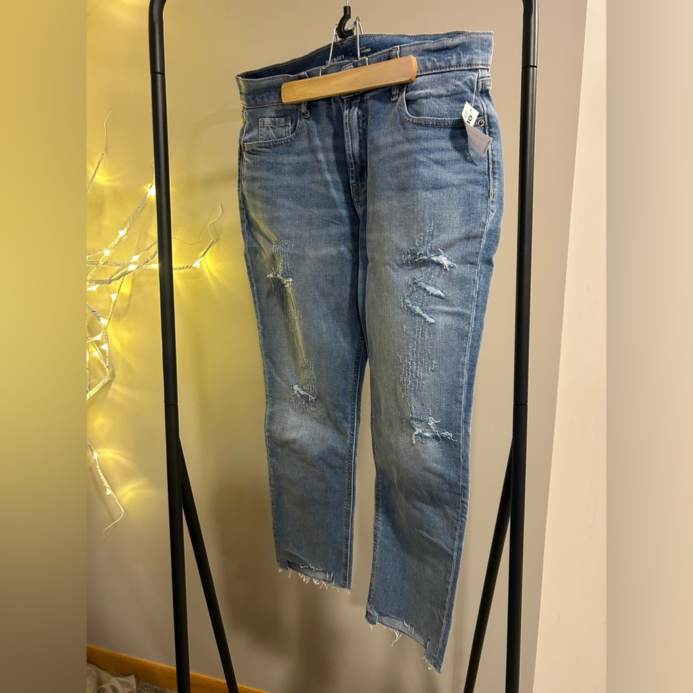 Old Navy Mid Rise Boyfriend jeans. Size 4